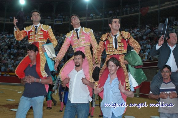 fiestas del corpus de granada 2005. corrida de toros con enrique